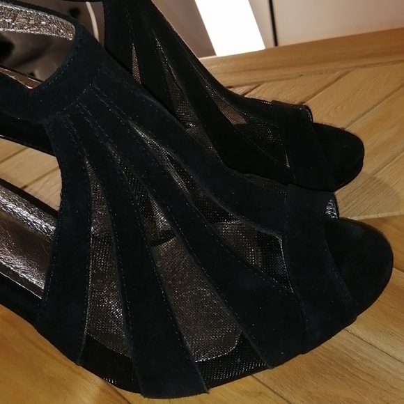 Scarlet Black Velvet Heels - Picture 3 of 5